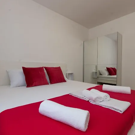 Mario - With Terace Apartamento