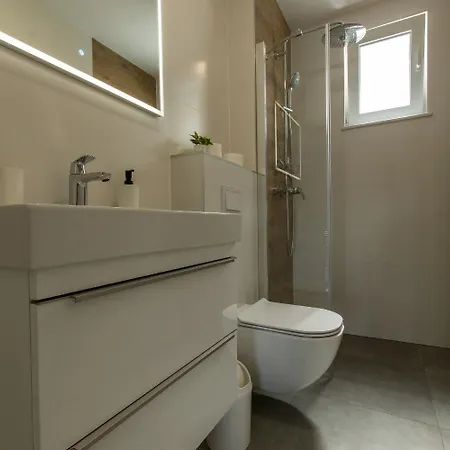 Mario - With Terace Apartamento Makarska
